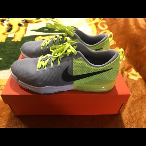 Nike - Picture 2 of 3